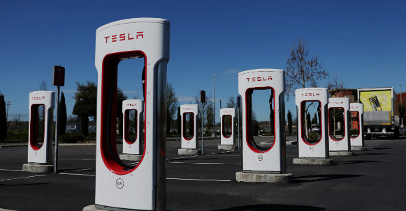 High-Speed Charging with Superchargers